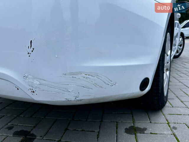 Белый Шевроле Круз, объемом двигателя 1.8 л и пробегом 160 тыс. км за 8800 $, фото 9 на Automoto.ua