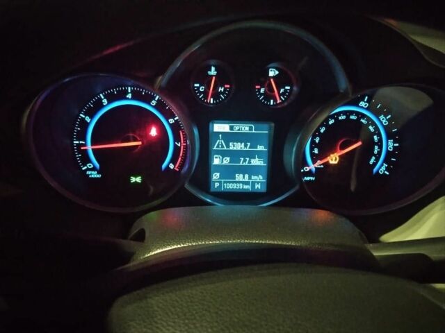 Белый Шевроле Круз, объемом двигателя 1.8 л и пробегом 110 тыс. км за 6000 $, фото 14 на Automoto.ua