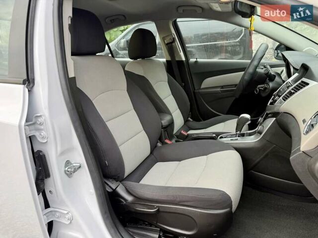 Белый Шевроле Круз, объемом двигателя 1.8 л и пробегом 263 тыс. км за 6500 $, фото 8 на Automoto.ua