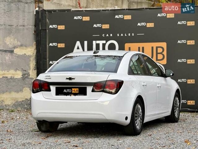 Белый Шевроле Круз, объемом двигателя 1.8 л и пробегом 263 тыс. км за 6500 $, фото 5 на Automoto.ua
