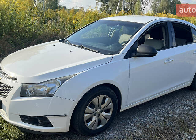 Белый Шевроле Круз, объемом двигателя 1.8 л и пробегом 267 тыс. км за 6790 $, фото 1 на Automoto.ua