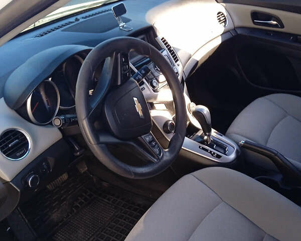 Білий Шевроле Круз, об'ємом двигуна 1.4 л та пробігом 201 тис. км за 7000 $, фото 2 на Automoto.ua