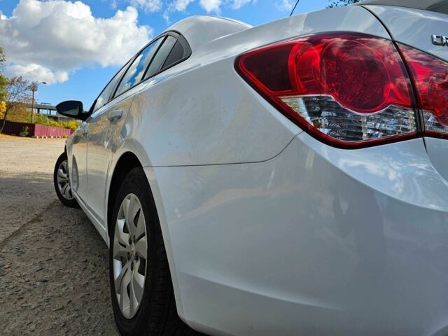 Белый Шевроле Круз, объемом двигателя 1.8 л и пробегом 237 тыс. км за 7250 $, фото 10 на Automoto.ua