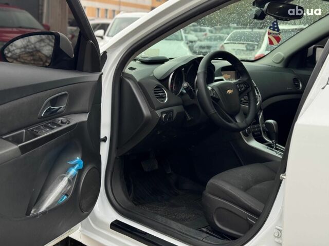 Белый Шевроле Круз, объемом двигателя 1.4 л и пробегом 145 тыс. км за 8890 $, фото 17 на Automoto.ua
