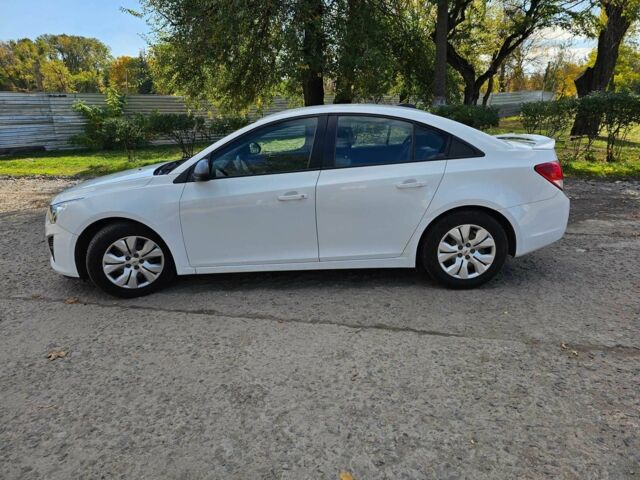 Белый Шевроле Круз, объемом двигателя 1.8 л и пробегом 237 тыс. км за 7250 $, фото 2 на Automoto.ua