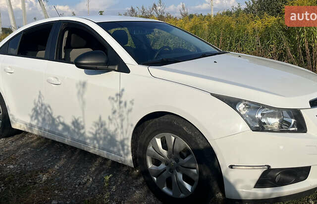 Белый Шевроле Круз, объемом двигателя 1.8 л и пробегом 267 тыс. км за 6790 $, фото 6 на Automoto.ua