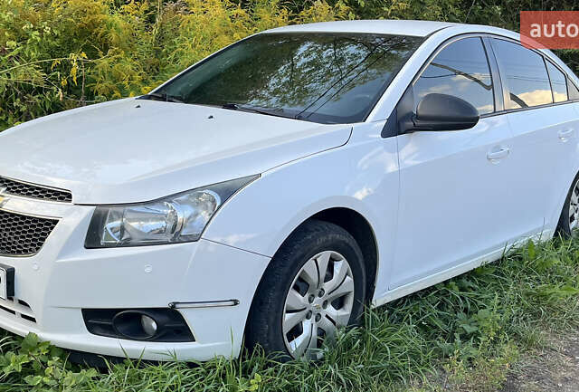 Белый Шевроле Круз, объемом двигателя 1.8 л и пробегом 267 тыс. км за 6790 $, фото 14 на Automoto.ua