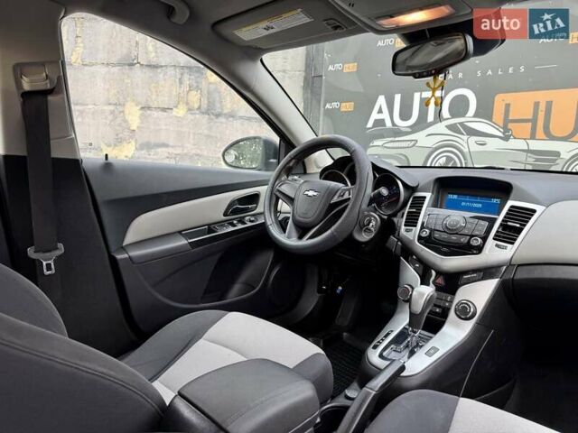 Белый Шевроле Круз, объемом двигателя 1.8 л и пробегом 263 тыс. км за 6500 $, фото 9 на Automoto.ua