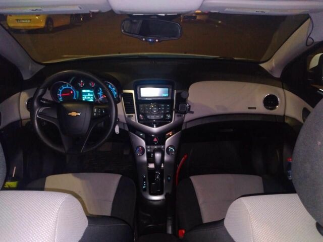 Белый Шевроле Круз, объемом двигателя 1.8 л и пробегом 110 тыс. км за 6000 $, фото 16 на Automoto.ua