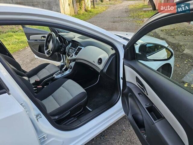 Белый Шевроле Круз, объемом двигателя 1.8 л и пробегом 237 тыс. км за 7400 $, фото 38 на Automoto.ua