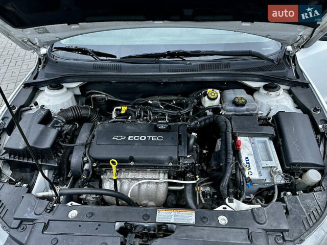 Белый Шевроле Круз, объемом двигателя 1.8 л и пробегом 160 тыс. км за 8800 $, фото 11 на Automoto.ua