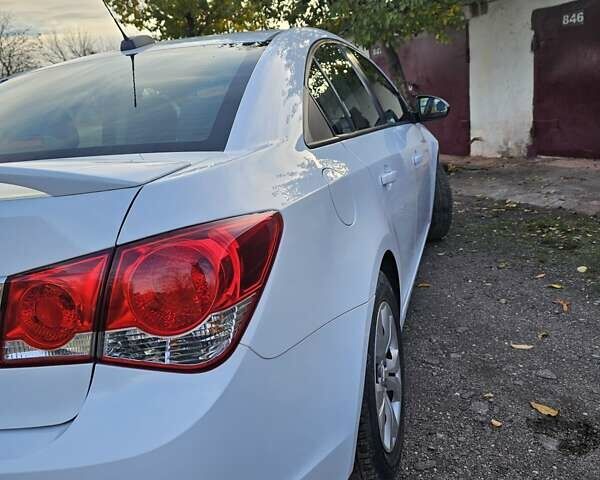 Белый Шевроле Круз, объемом двигателя 1.8 л и пробегом 237 тыс. км за 7400 $, фото 24 на Automoto.ua