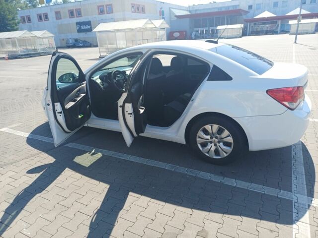 Белый Шевроле Круз, объемом двигателя 1.8 л и пробегом 110 тыс. км за 6000 $, фото 9 на Automoto.ua