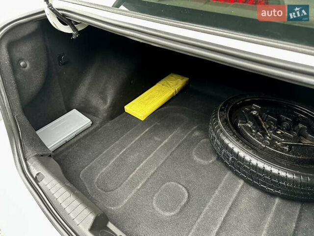 Белый Шевроле Круз, объемом двигателя 1.8 л и пробегом 160 тыс. км за 8800 $, фото 13 на Automoto.ua