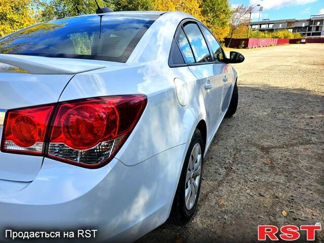 Белый Шевроле Круз, объемом двигателя 1.8 л и пробегом 237 тыс. км за 7000 $, фото 4 на Automoto.ua