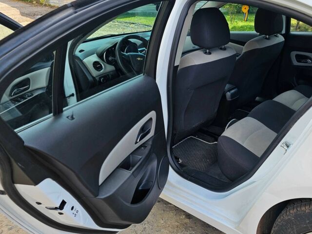 Белый Шевроле Круз, объемом двигателя 1.8 л и пробегом 237 тыс. км за 7250 $, фото 23 на Automoto.ua