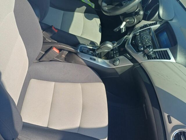 Белый Шевроле Круз, объемом двигателя 1.8 л и пробегом 110 тыс. км за 6000 $, фото 7 на Automoto.ua