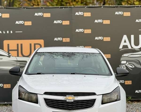 Белый Шевроле Круз, объемом двигателя 1.8 л и пробегом 263 тыс. км за 6500 $, фото 1 на Automoto.ua