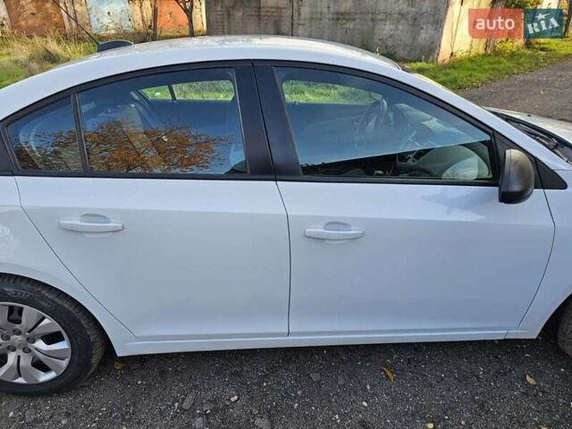 Белый Шевроле Круз, объемом двигателя 1.8 л и пробегом 237 тыс. км за 7400 $, фото 11 на Automoto.ua