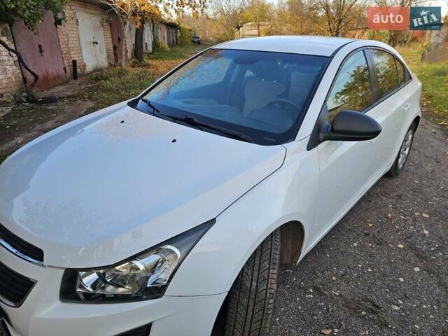 Белый Шевроле Круз, объемом двигателя 1.8 л и пробегом 237 тыс. км за 7400 $, фото 1 на Automoto.ua