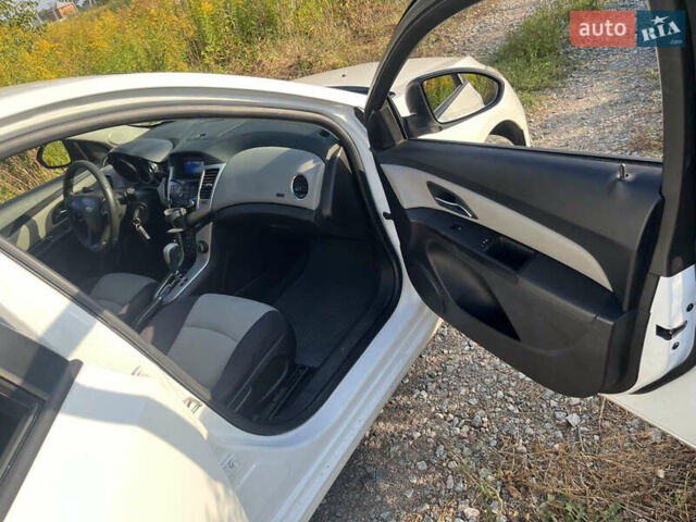 Белый Шевроле Круз, объемом двигателя 1.8 л и пробегом 267 тыс. км за 6790 $, фото 25 на Automoto.ua