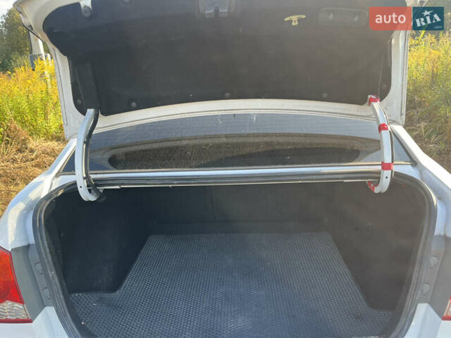 Белый Шевроле Круз, объемом двигателя 1.8 л и пробегом 267 тыс. км за 6790 $, фото 27 на Automoto.ua