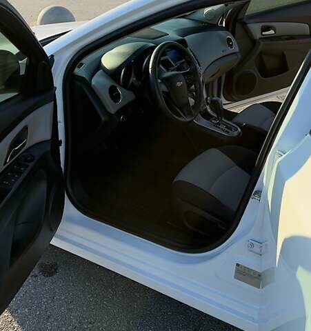 Белый Шевроле Круз, объемом двигателя 1.8 л и пробегом 164 тыс. км за 8300 $, фото 5 на Automoto.ua