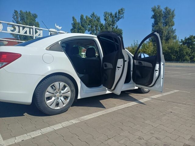 Белый Шевроле Круз, объемом двигателя 1.8 л и пробегом 110 тыс. км за 6000 $, фото 10 на Automoto.ua