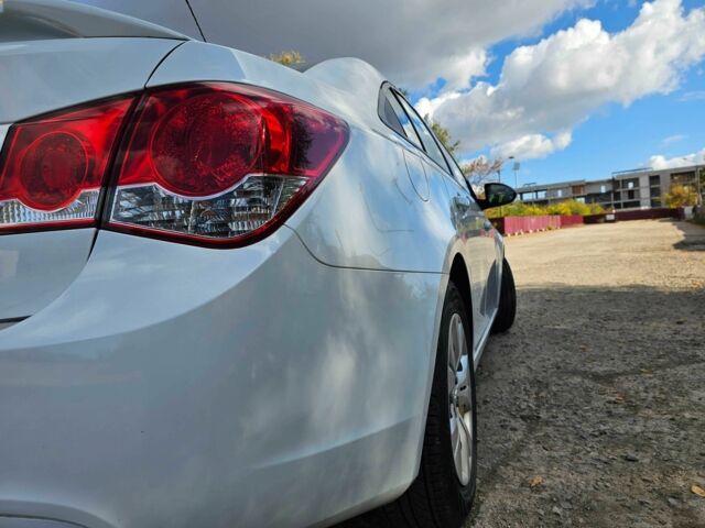 Белый Шевроле Круз, объемом двигателя 1.8 л и пробегом 237 тыс. км за 7250 $, фото 9 на Automoto.ua