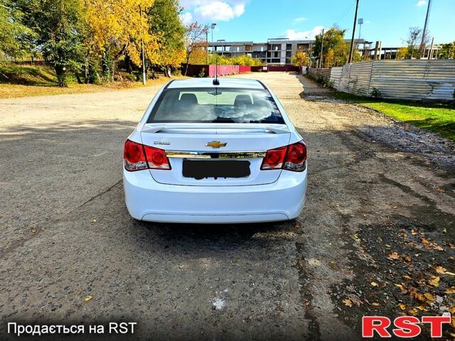 Белый Шевроле Круз, объемом двигателя 1.8 л и пробегом 237 тыс. км за 7000 $, фото 5 на Automoto.ua