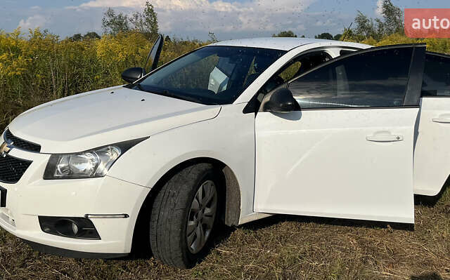 Белый Шевроле Круз, объемом двигателя 1.8 л и пробегом 267 тыс. км за 6790 $, фото 4 на Automoto.ua