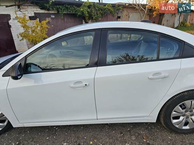 Белый Шевроле Круз, объемом двигателя 1.8 л и пробегом 237 тыс. км за 7400 $, фото 3 на Automoto.ua
