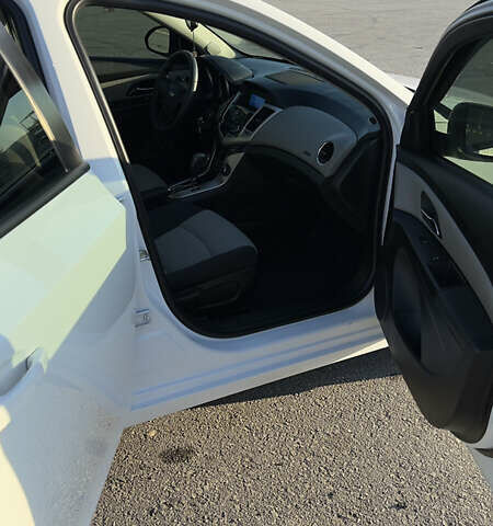 Белый Шевроле Круз, объемом двигателя 1.8 л и пробегом 164 тыс. км за 8300 $, фото 7 на Automoto.ua