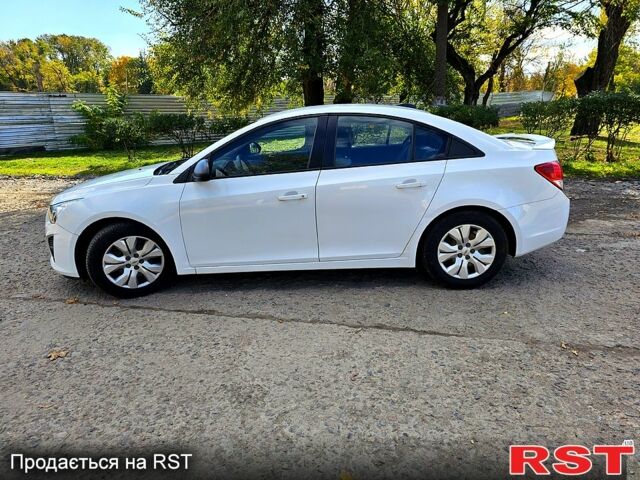 Белый Шевроле Круз, объемом двигателя 1.8 л и пробегом 237 тыс. км за 7000 $, фото 2 на Automoto.ua