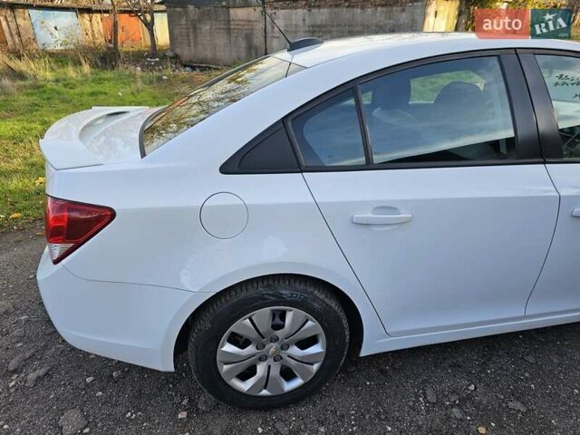 Белый Шевроле Круз, объемом двигателя 1.8 л и пробегом 237 тыс. км за 7400 $, фото 10 на Automoto.ua