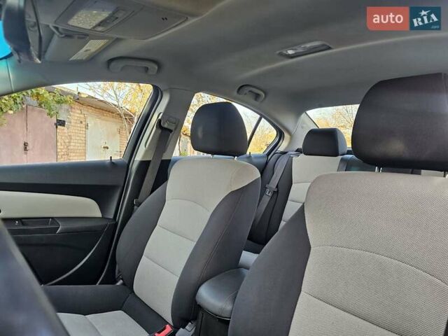 Белый Шевроле Круз, объемом двигателя 1.8 л и пробегом 237 тыс. км за 7400 $, фото 12 на Automoto.ua