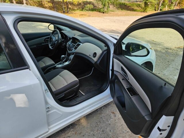 Белый Шевроле Круз, объемом двигателя 1.8 л и пробегом 237 тыс. км за 7250 $, фото 12 на Automoto.ua