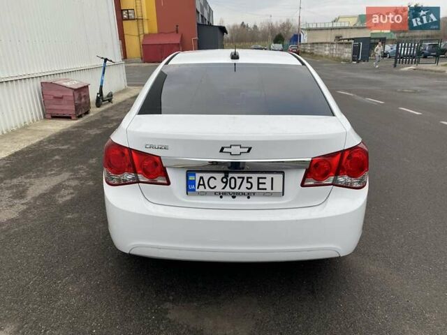 Белый Шевроле Круз, объемом двигателя 1.8 л и пробегом 175 тыс. км за 7300 $, фото 3 на Automoto.ua
