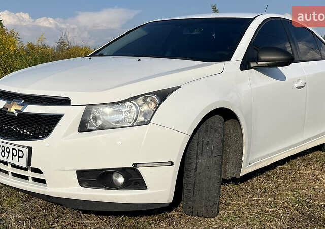 Белый Шевроле Круз, объемом двигателя 1.8 л и пробегом 267 тыс. км за 6790 $, фото 9 на Automoto.ua