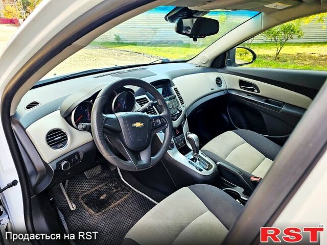 Белый Шевроле Круз, объемом двигателя 1.8 л и пробегом 237 тыс. км за 7000 $, фото 10 на Automoto.ua