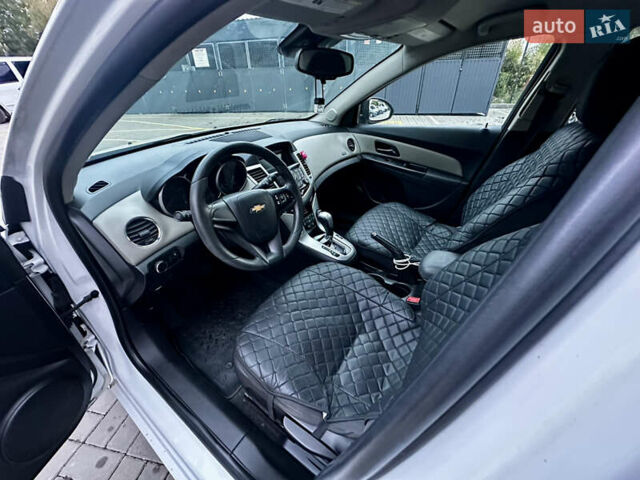 Белый Шевроле Круз, объемом двигателя 1.8 л и пробегом 160 тыс. км за 8800 $, фото 16 на Automoto.ua