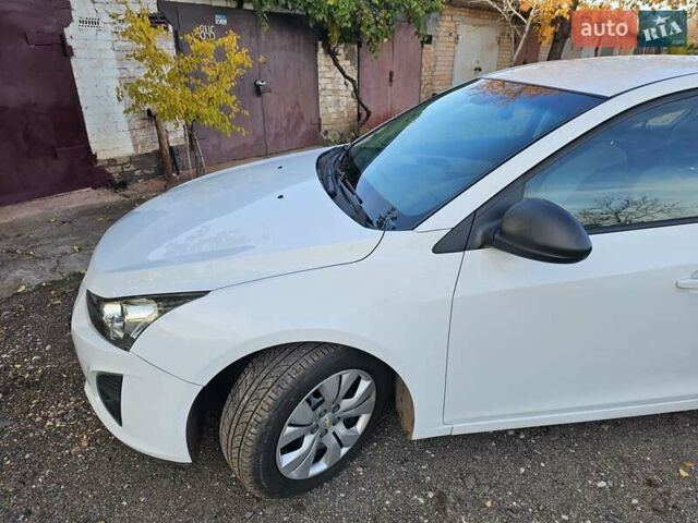 Белый Шевроле Круз, объемом двигателя 1.8 л и пробегом 237 тыс. км за 7400 $, фото 5 на Automoto.ua