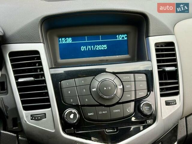 Белый Шевроле Круз, объемом двигателя 1.8 л и пробегом 263 тыс. км за 6500 $, фото 14 на Automoto.ua
