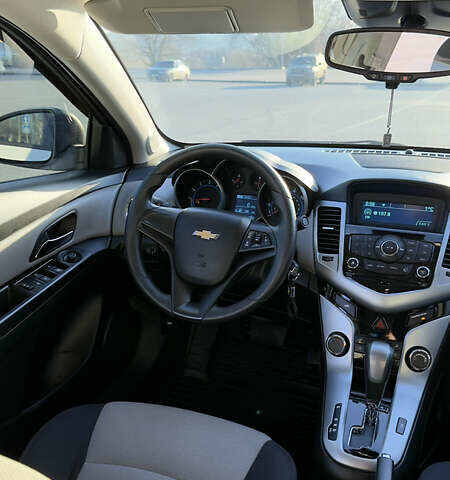 Белый Шевроле Круз, объемом двигателя 1.8 л и пробегом 164 тыс. км за 8300 $, фото 10 на Automoto.ua