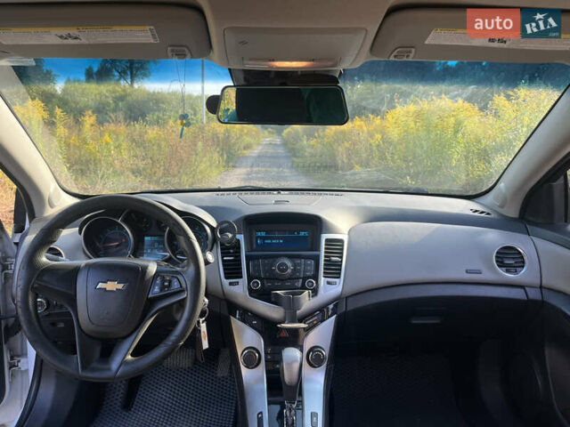 Белый Шевроле Круз, объемом двигателя 1.8 л и пробегом 267 тыс. км за 6790 $, фото 22 на Automoto.ua