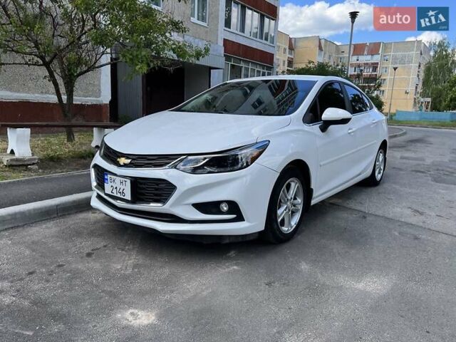 Белый Шевроле Круз, объемом двигателя 1.4 л и пробегом 101 тыс. км за 13200 $, фото 2 на Automoto.ua