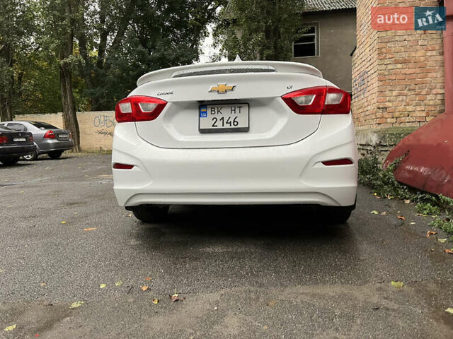 Белый Шевроле Круз, объемом двигателя 1.4 л и пробегом 101 тыс. км за 13200 $, фото 3 на Automoto.ua