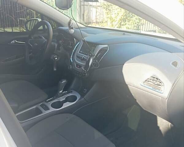 Білий Шевроле Круз, об'ємом двигуна 1.4 л та пробігом 60 тис. км за 9500 $, фото 2 на Automoto.ua