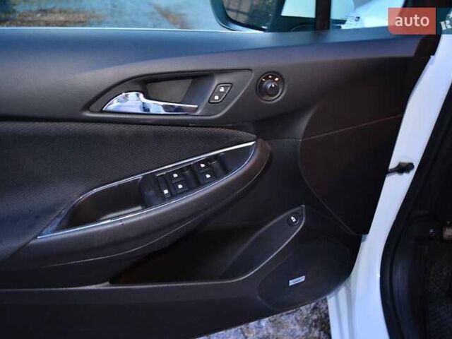 Белый Шевроле Круз, объемом двигателя 1.4 л и пробегом 85 тыс. км за 8500 $, фото 7 на Automoto.ua