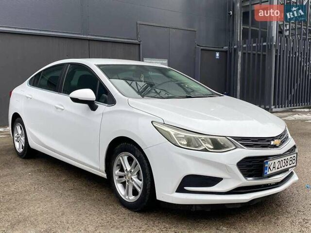 Белый Шевроле Круз, объемом двигателя 1.4 л и пробегом 113 тыс. км за 8999 $, фото 7 на Automoto.ua